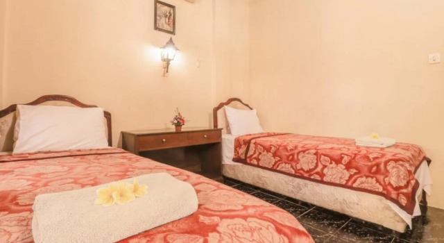 Surf Doggie Inn, Забронировать Отель Отели Куты с парковкой, рядом с Торговый центр Lippo Kuta, Парковка