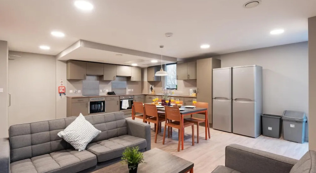 Fab 6BR Apartment Perfect for Sightseeingsleeps up to 6, Забронировать Апартаменты/квартира Ливерпуль Мерсисайд, рядом с Harold Cohen Library