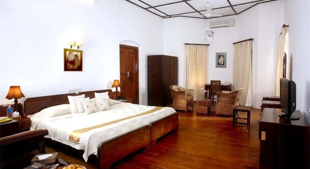 Victory Dawn, Varaa Hotelli Kochi New Delhi