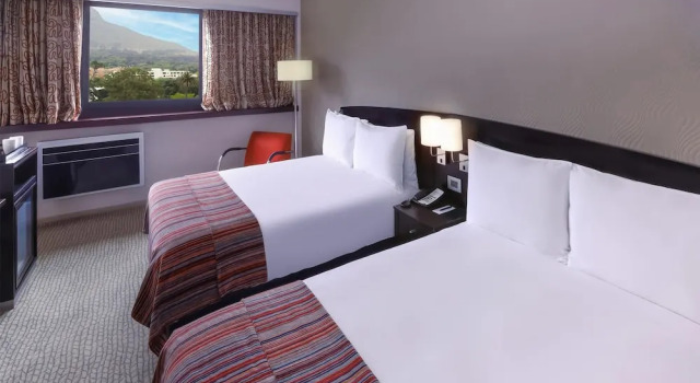 Четырёхместный номер Standard Southern Sun Newlands