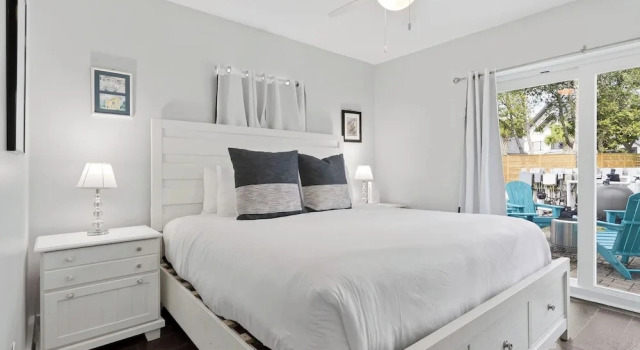 Sandy Pelican by Avantstay Exclusive Beach Access + Private Pool + Firepit + Balcony Sunset Views, Book Feriehus Villaer i Florida, Villa