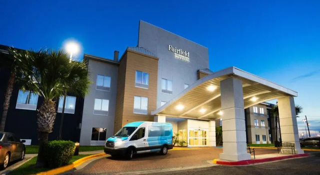 Кровать в общем номере Fairfield Inn & Suites Laredo