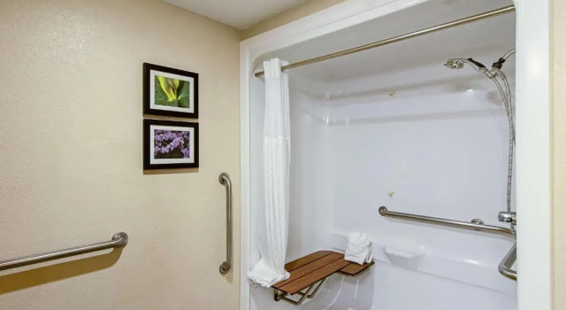 Люкс Comfort Suites Knoxville Airport