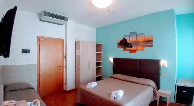 Трёхместный номер Standard Hotel Monica