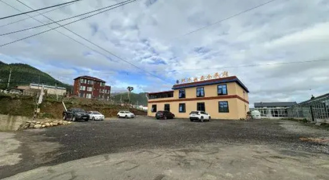 Zoige Langmu Yangqingcang Homestay, Rezerwuj Hotel Ngawa Chiny