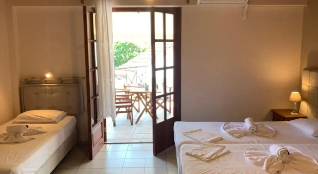 Трёхместный номер Standard с красивым видом из окна Hotel Eleana
