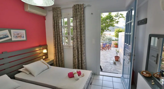 Kini Bay, Prenota Hotel Ano Syros Syros
