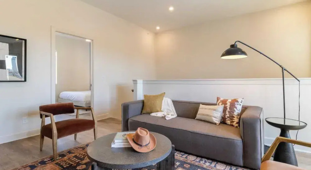 Sleeps 24 Game Rooms, Murals, Balconies Soundcheck & Vinyl House by Avantstay