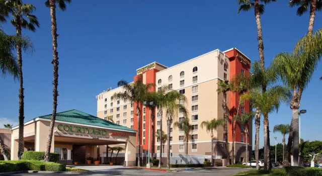 Четырёхместный полулюкс Courtyard by Marriott Baldwin Park