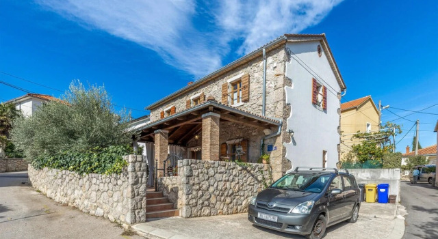 Awesome Home In Malinska With Wifi, Prenota Hotel Hotel a Isole Quarnerine con parcheggio, Parcheggio