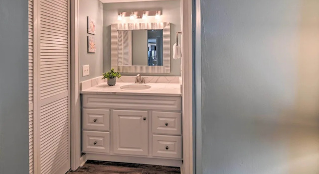 Walk to Ocean: Myrtle Beach Retreat w/ Sunroom, Забронировать Апартаменты/квартира Апартаменты Южной Каролины, Апартаменты/квартира