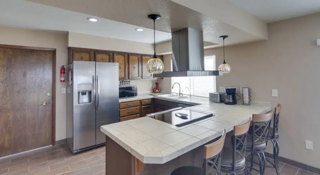 Коттедж 2 Mi to Lake Havasu: Private Oasis w/ Pool & Views