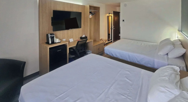 Четырёхместный номер Standard Econo Lodge