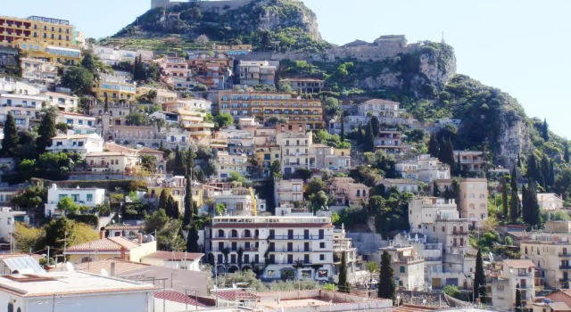 Апартаменты Мансарда с 4 комнатами Taormina center 4 BR penthouse, terrace with views
