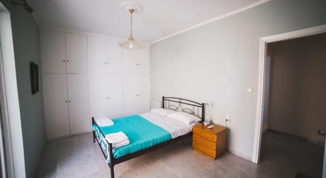 Flat 2 Bedrooms 1 Bathroom - Patras, Prenota Hotel Patra 
