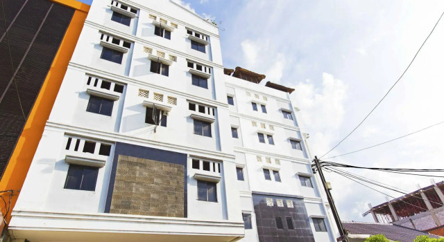 RedDoorz near Hayam Wuruk, Забронировать Отель Отели Джакарты с парковкой, рядом с Glodok Market, Парковка