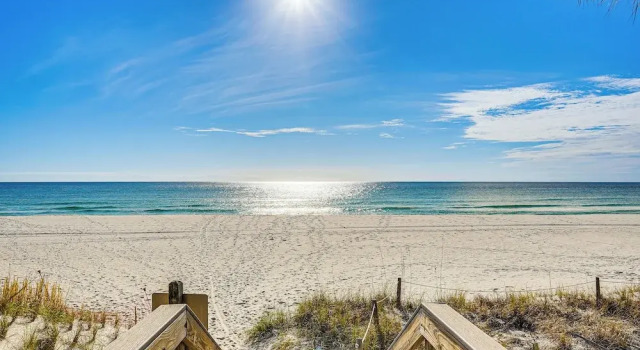 Walk to Beach: PCB Gem w/ Community Pool Access!, Book Lejlighed Hoteller i Lower Grand Lagoon med parkering, Parkering