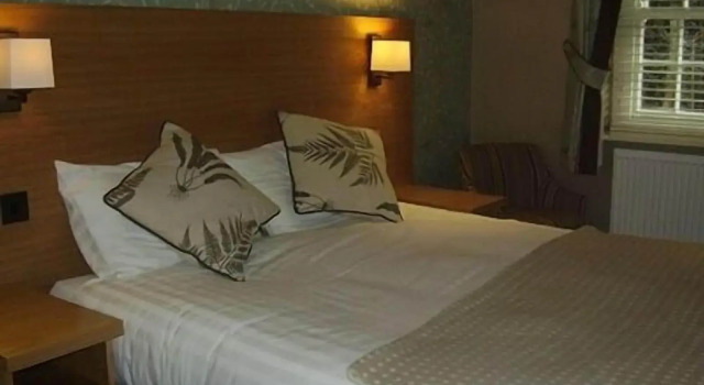 Black Lion Hotel, Забронировать Отель Абергейл Клоид