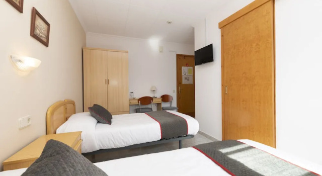 Двухместный номер Standard Hostal Montserrat
