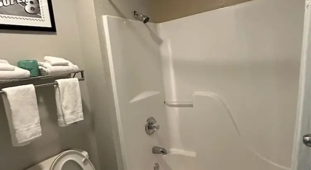 Двухместный номер Standard с балконом Super 8 by Wyndham Fayetteville