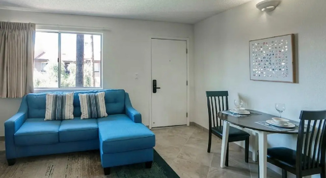 Park Suites at 102 - Free Golf, Забронировать Отель Пруд в Темпе Phoenix Metropolitan Area, рядом с Vista Del Camino Park