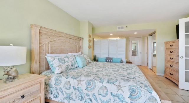 2515 Mare 2 Bedroom Condo