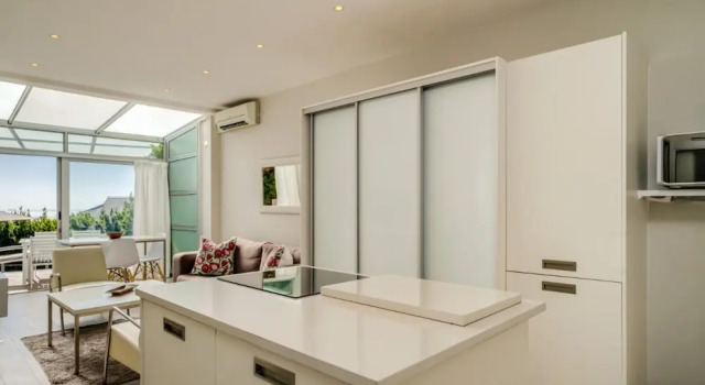 Compact Camps Bay Holiday Apartment With Private Pool Sea Escape, Забронировать Апартаменты/квартира Апартаменты Cape Peninsula, Апартаменты/квартира