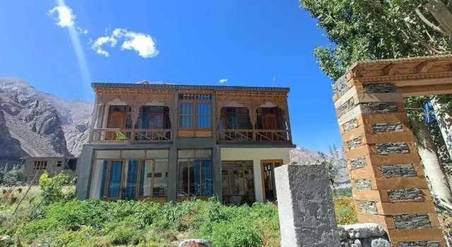 Hotel The Stone Palace, Забронировать Отель Туртук Джамму и Кашмир