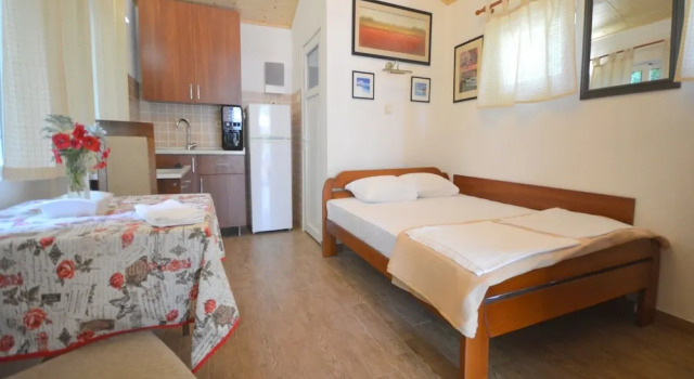 Lazzaro Apartments