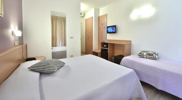 Трёхместный номер Standard с балконом Hotel Meublè Nazionale