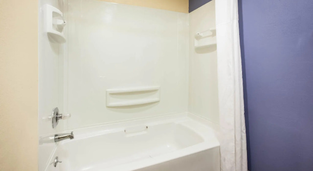 Четырёхместный номер Standard Days Inn by Wyndham Cadillac