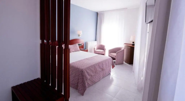 Двухместный номер Standard с балконом Hotel Plaça