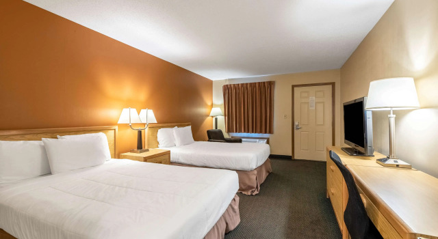 Четырёхместный номер Standard Americas Best Value Inn St. Marys