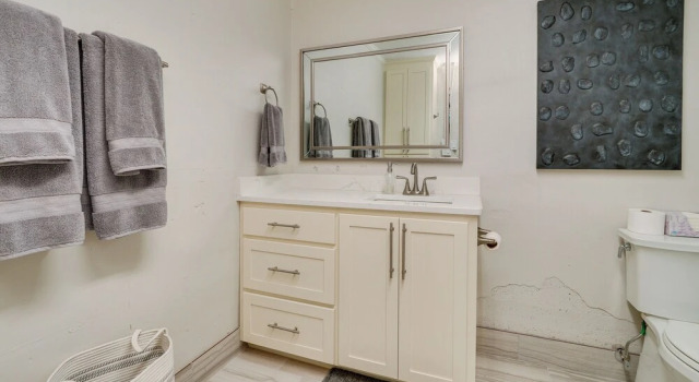 Апартаменты Upscale Texarkana Townhome, Walk to Downtown!