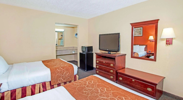 Standard Vierer Zimmer Days Inn by Wyndham Canton