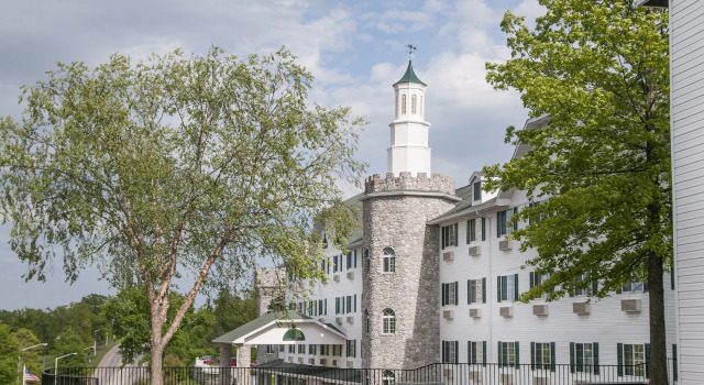 The Stone Castle Hotel & Conference Center, Забронировать Отель Отели Table Rock Lake с парковкой, Парковка