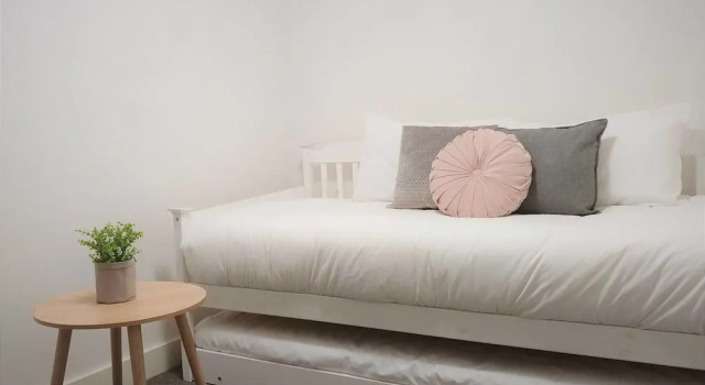 Luxury 1 Bedroom 1 Study With 1 Parking