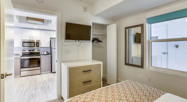 Luxurious/brand New Oceana/pools/hottubs/ W203 Great Location!