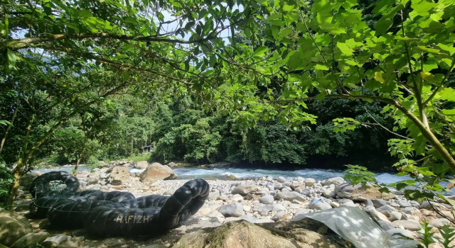 Lucky Bamboo-Bukit Lawang-Bungalows-Restaurant,Direct On The Jungle Border and Jungle Trekking Tours