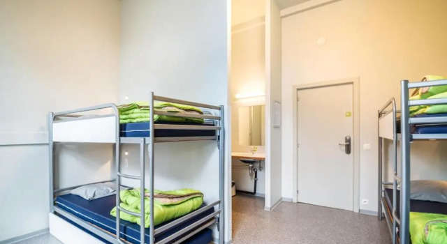 Кровать в общем номере (мужской номер) Auberge de Jeunesse de Tournai - Youth Hostel