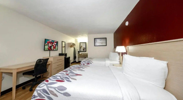 Четырёхместный номер Deluxe с видом на бассейн Red Roof Inn Ft Myers