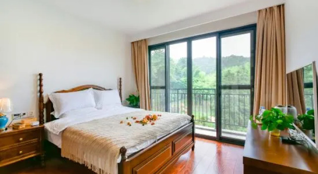 Кровать в общем номере (мужской номер) Huzhou Xisai  mountain col in the courtyard home stay