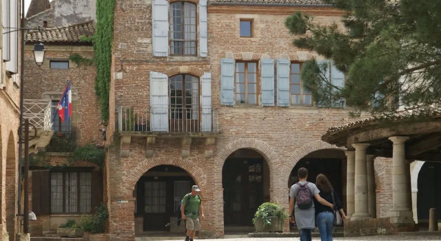 Apartment in a 15th Century Castle With Swimming Pool, Buchen Sie Ferienwohnung Espalais Languedoc-Roussillon
