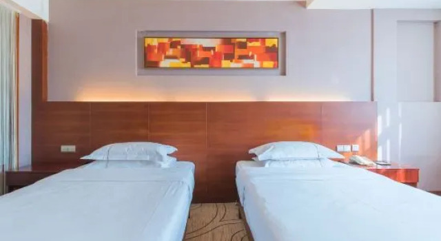 Номер Standard Golden Plaza International Hotel
