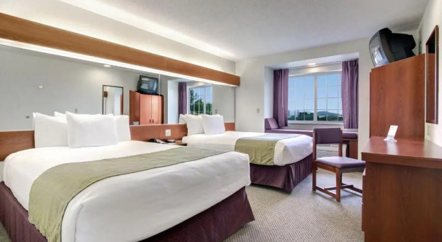 Четырёхместный номер Standard Microtel Inn & Suites by Wyndham Bridgeport
