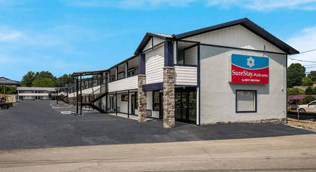 SureStay Plus by Best Western Pigeon Forge, Забронировать Отель Отели Пиджен-Фордж с парковкой, рядом с Центр LeConte в Пиджен-Фордж, Парковка