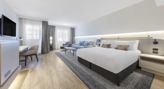 Двухместный полулюкс с балконом Crowne Plaza Hawkesbury Valley by IHG