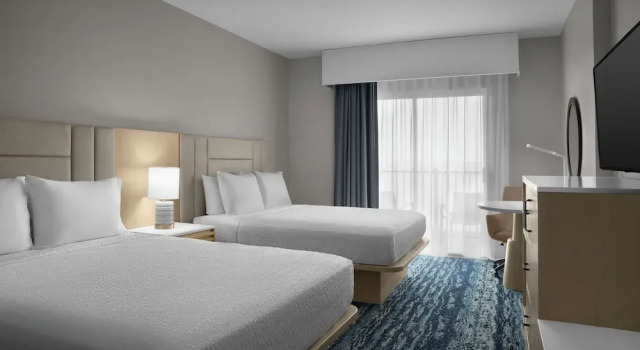 Четырёхместный номер Standard с балконом Hampton Inn & Suites Ocean City Bayfront-Convention Center