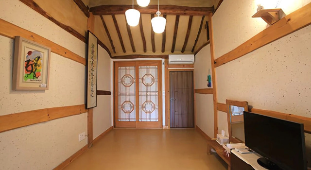 Hanok Madang, Забронировать Отель Чонджу Чолла-Пукто, рядом с Военное и полицейское кладбище Чонджу