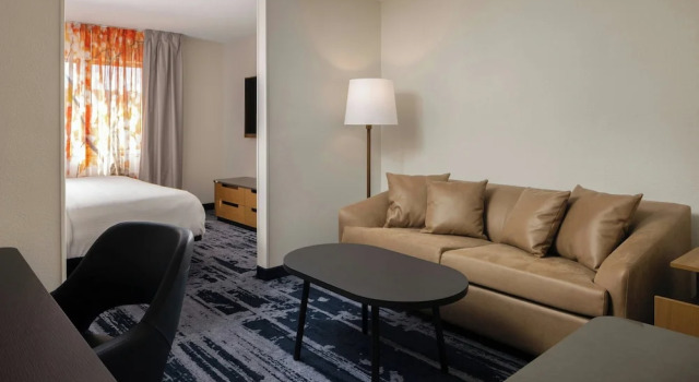 Люкс Fairfield by Marriott Inn & Suites Grand Rapids Airport